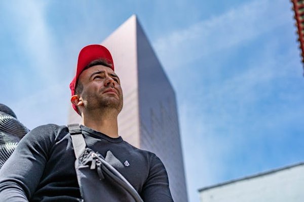 Comment choisir des sacs banane pour un look urbain chic sans détonner?