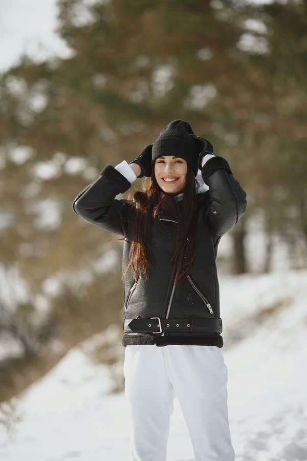 Mode hiver femme : 5 looks incontournables pour briller cette saison